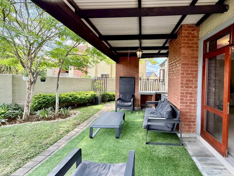 Modern Secure and Private 3 bedroom cluster - Photo 4