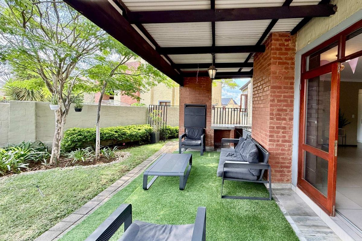 Modern Secure and Private 3 bedroom cluster - Photo 4