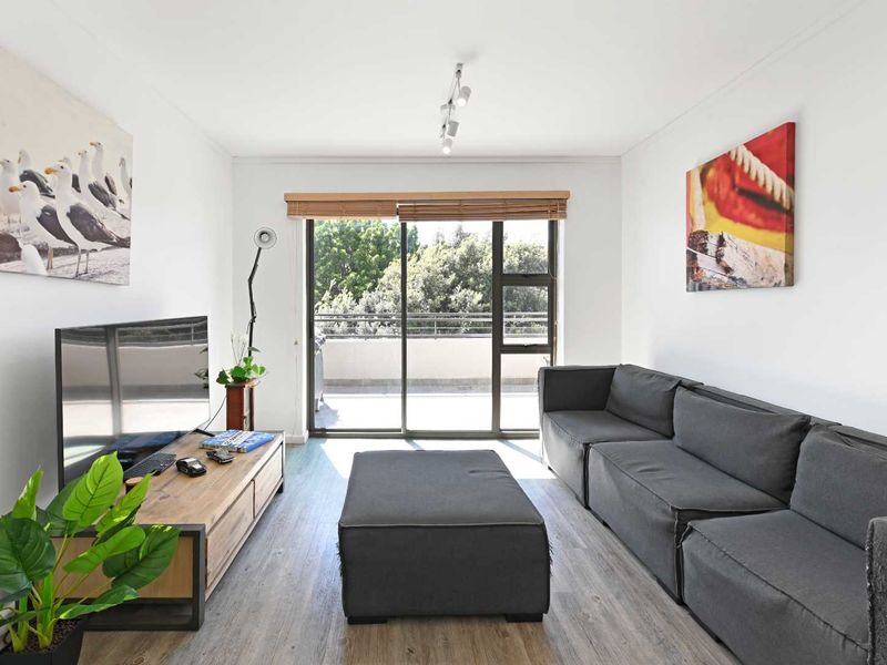 Spacious 2-Bedroom Apartment with Large Balcony - Photo 5