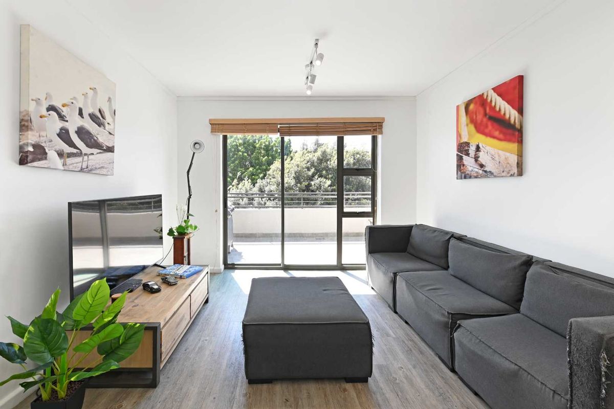 Spacious 2-Bedroom Apartment with Large Balcony - Photo 5