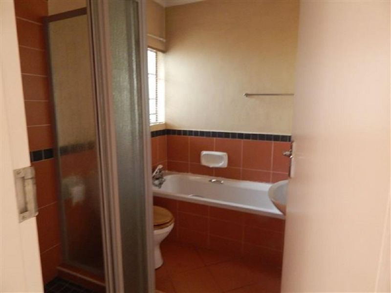 Modern 2 bedroom top unit in Mooikloof Ridge - Photo 9