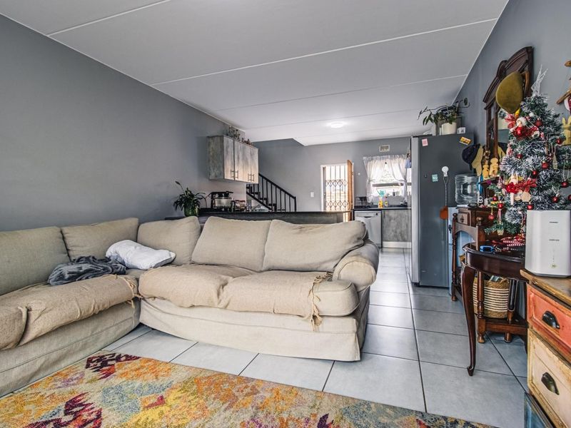 This one is a must view!! Need a lock up and go?? - Photo 3