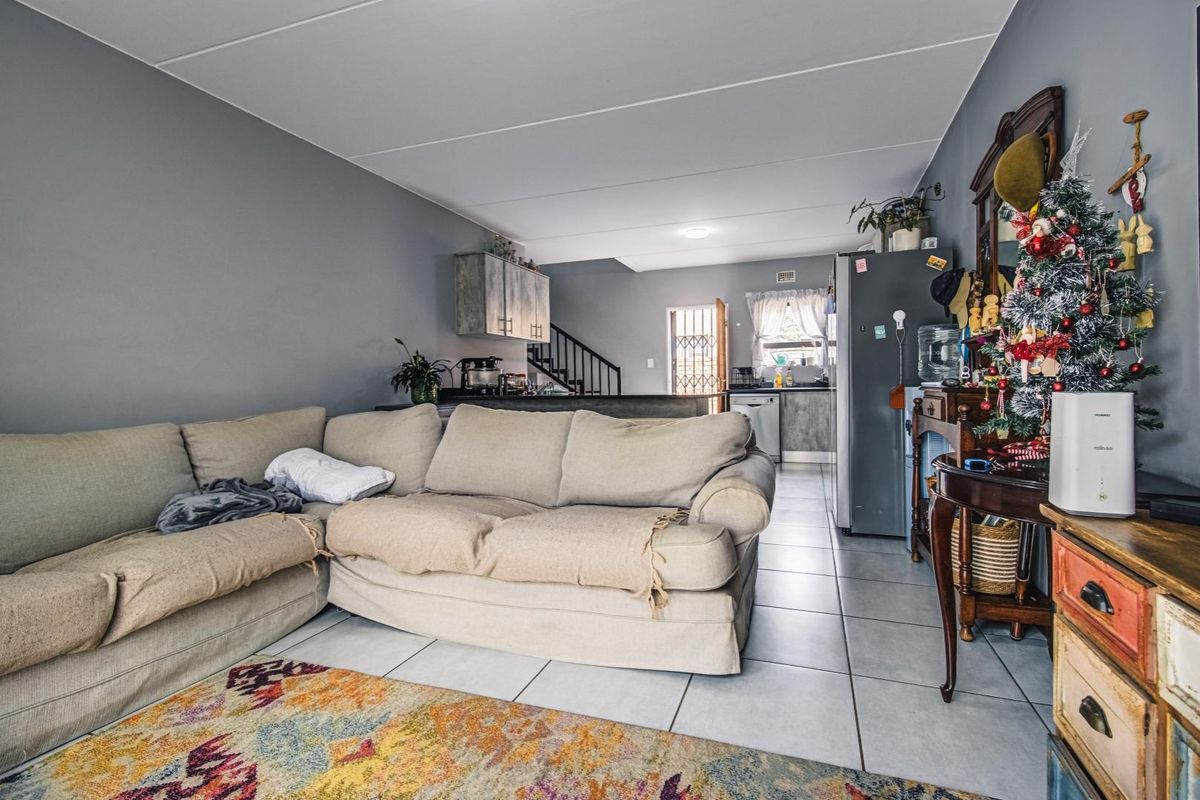 This one is a must view!! Need a lock up and go?? - Photo 3