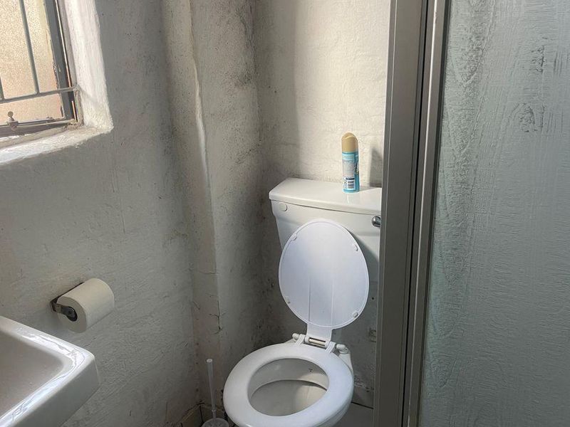 Cozy Bachelor Unit - Photo 5