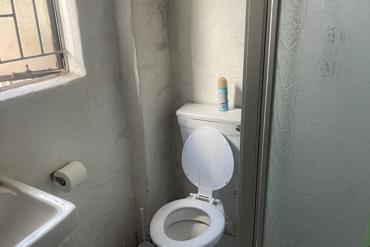 Cozy Bachelor Unit - Photo 5