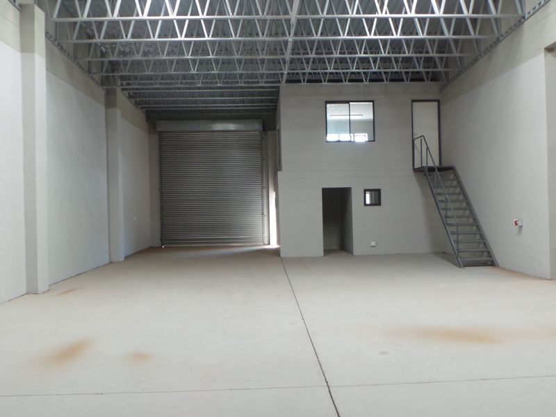 Industrial Warehouse reg in CC close to Weighbridge and Dunes Mall - Photo 3