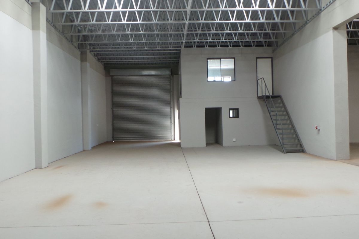 Industrial Warehouse reg in CC close to Weighbridge and Dunes Mall - Photo 3