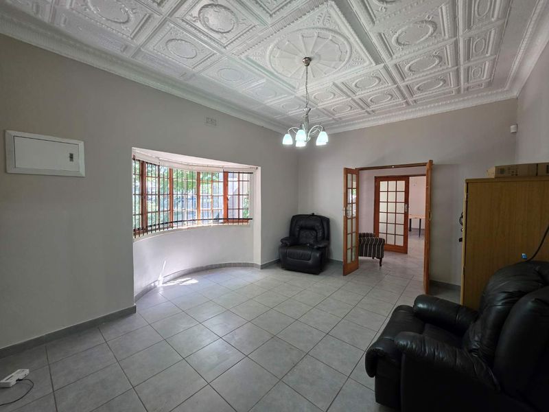 Versatile Office-Converted Residence in Prime Northmead Location - Photo 9