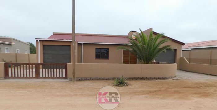 Property #2487789, House For Sale in Henties Bay Central