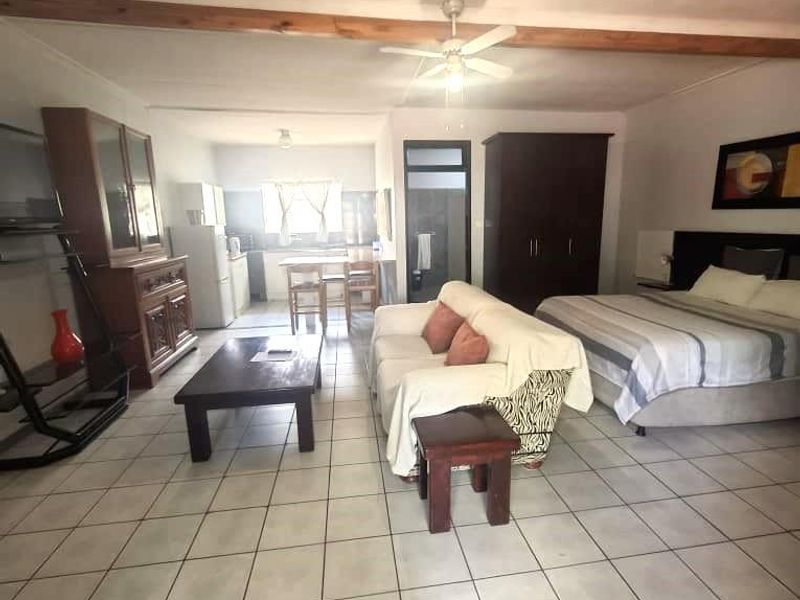 Property Perfect for an Extended Family or to be used as a Guesthouse or Air B&B - Photo 7