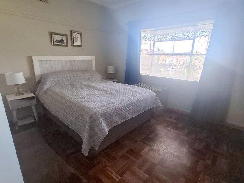 Charming Valhalla Original with Modern Finishes & Expansive Garden - Photo 10