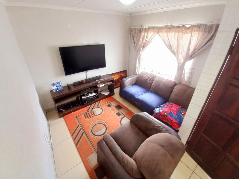 Three bedrooms house for sale in Elandspoort - Photo 9