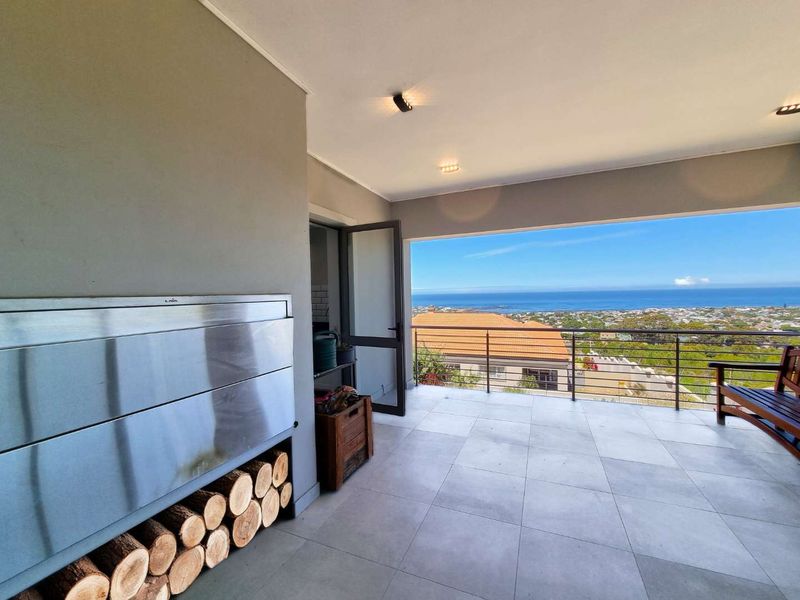 Coastal Elegance Reimagined - Photo 8