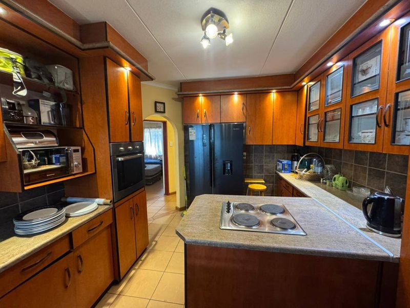 3 Bedroom House For Sale in Khomasdal - Photo 3