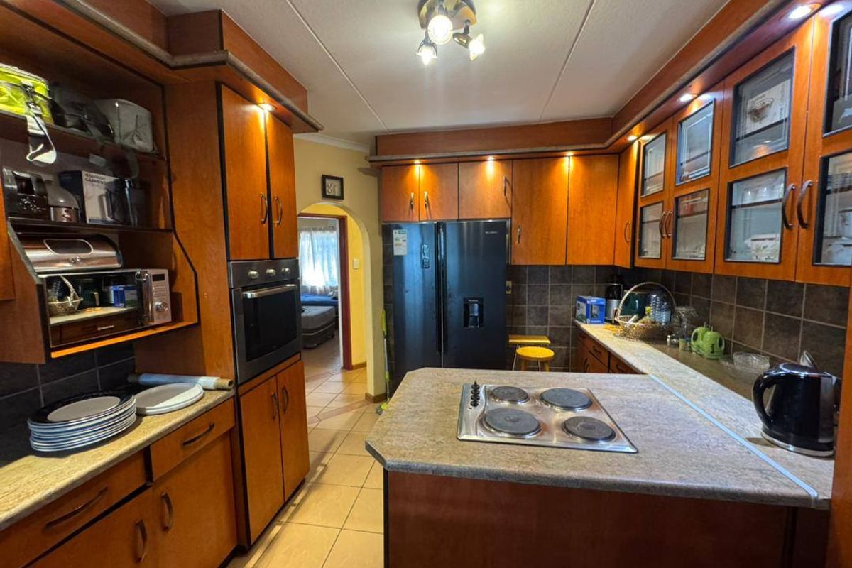 3 Bedroom House For Sale in Khomasdal - Photo 3