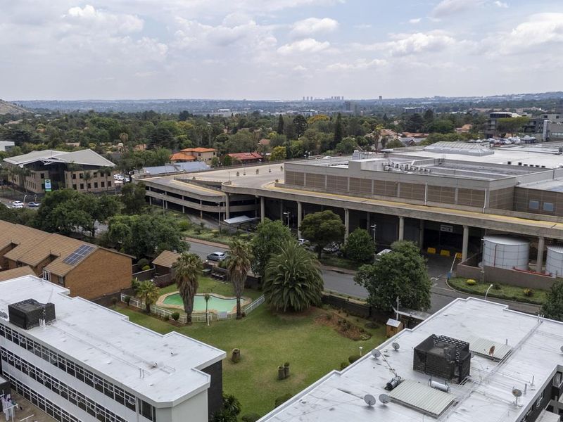 Double-Storey Unit with Spacious Living Areas - Photo 2