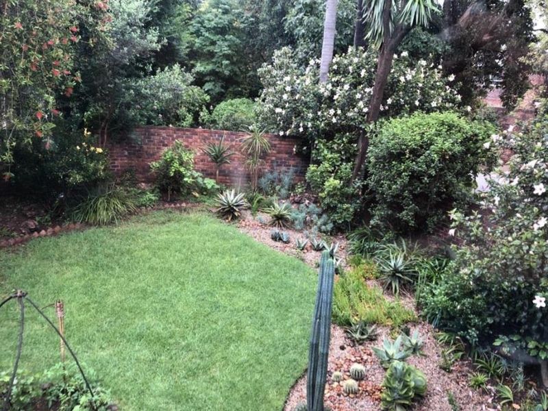 A BEAUTIFUL THREE BEDROOM TOWNHOUSE - Photo 9