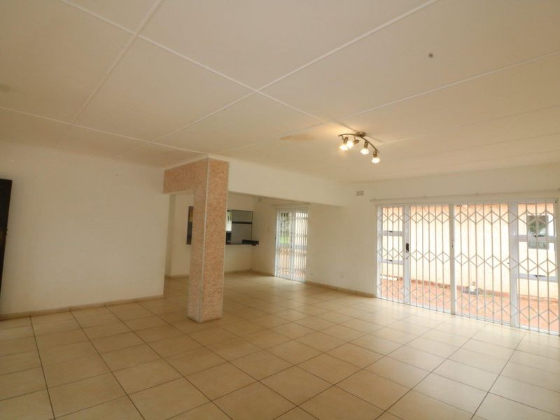 Secure 3 Bed House With Granny Cottage - Pet Friendly - Photo 4