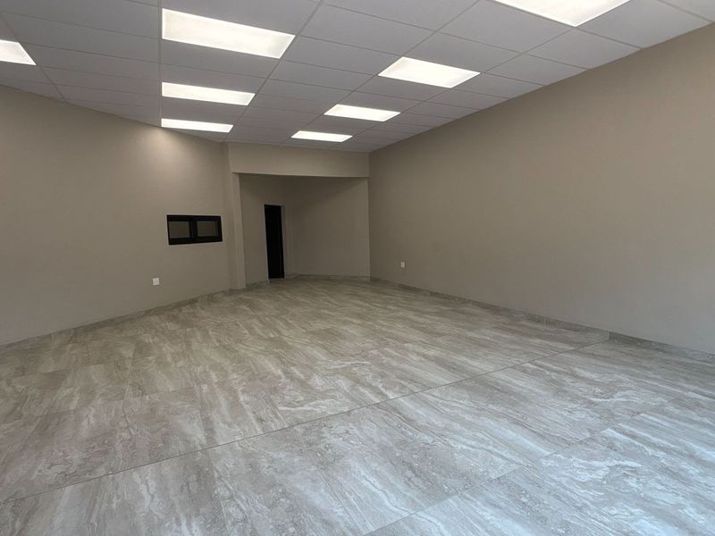 80 sqm Commercial Shop to Rent in Hilton Central - Photo 3