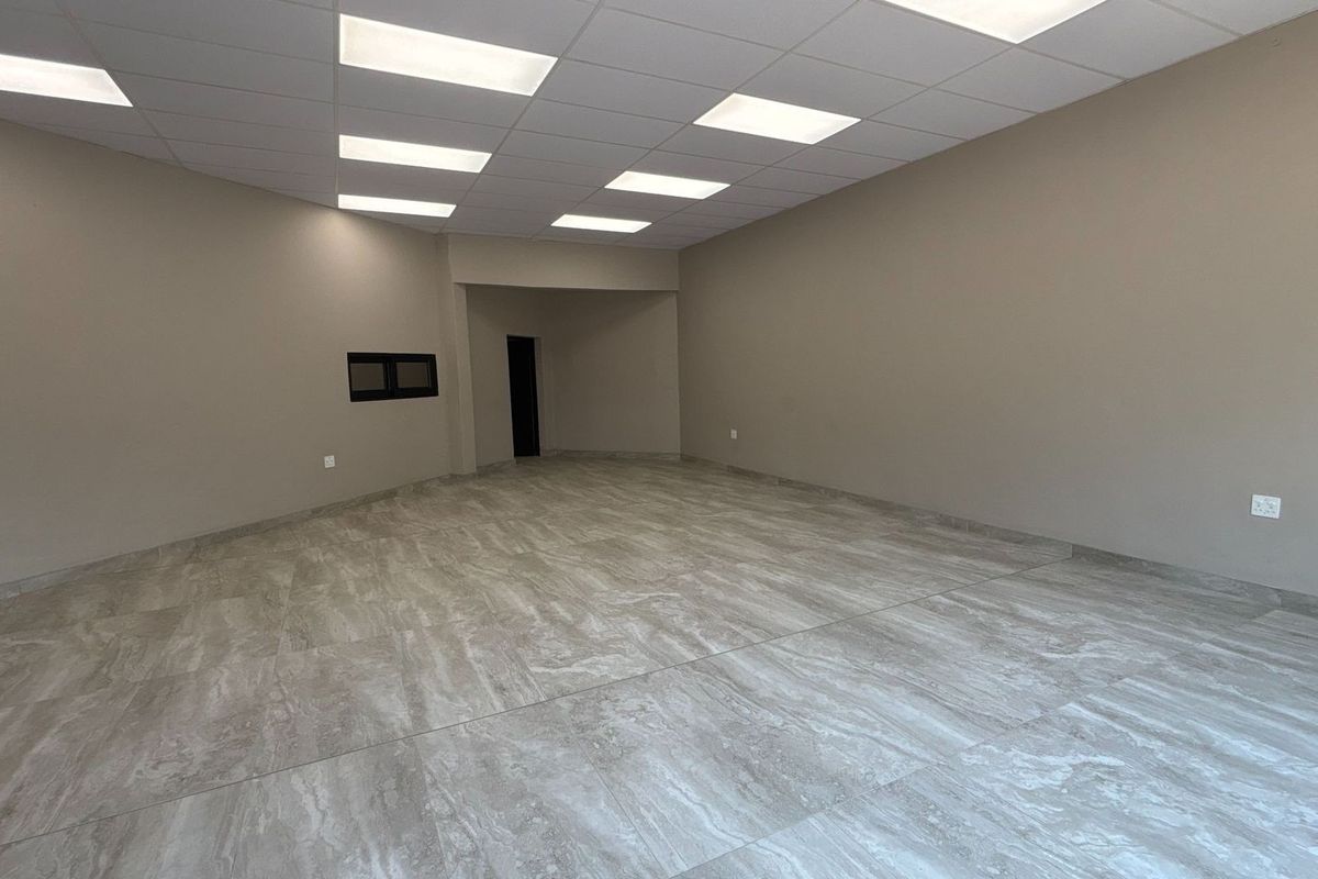 80 sqm Commercial Shop to Rent in Hilton Central - Photo 3