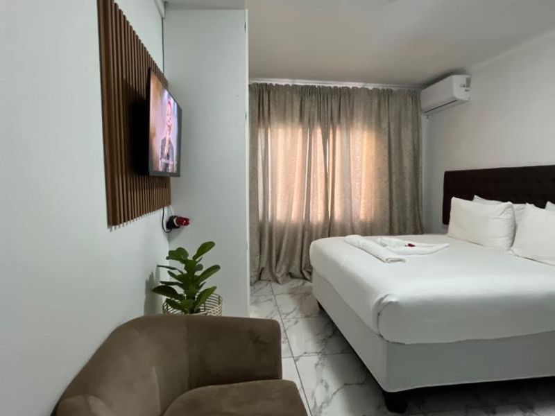 Guest house for sale🏡 🏡 Dorado Park 📍 💰 Selling Price: N$3.2 Million cost exclusive 💥 erf size 392 square meters  (Includes all furniture and fittings) Pro - Photo 5