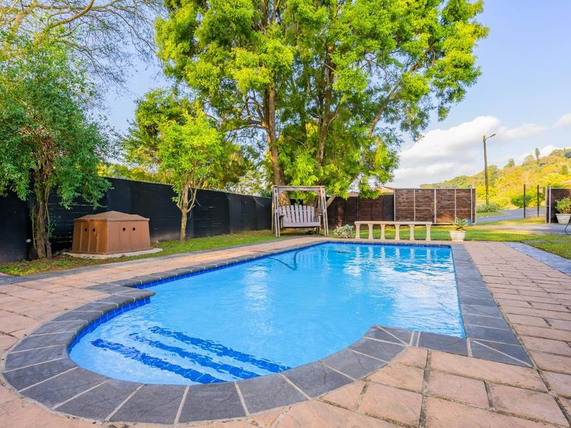 Immaculate 3-Bedroom Oasis! - Photo 3