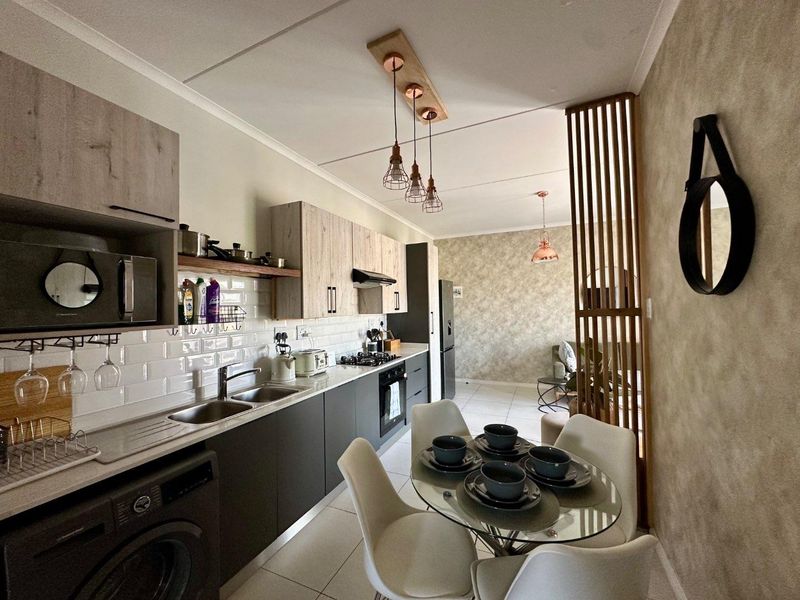 Fully furnished In Carlswald - Photo 4