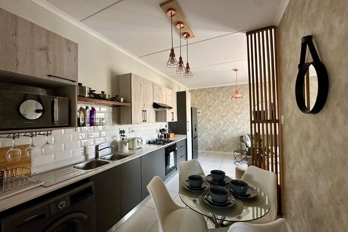 Fully furnished In Carlswald - Photo 4