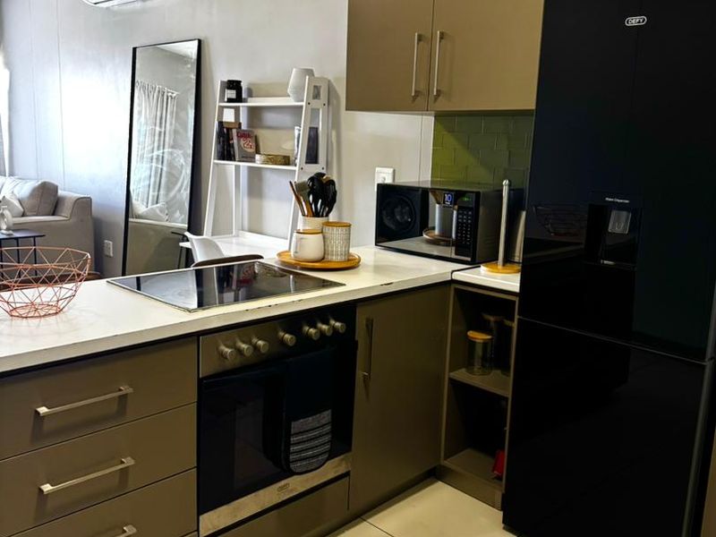 Merensky Tower- CBD Fully furnished 2bedroom flat, open plan kitchen, bathroom, balcony - Photo 5