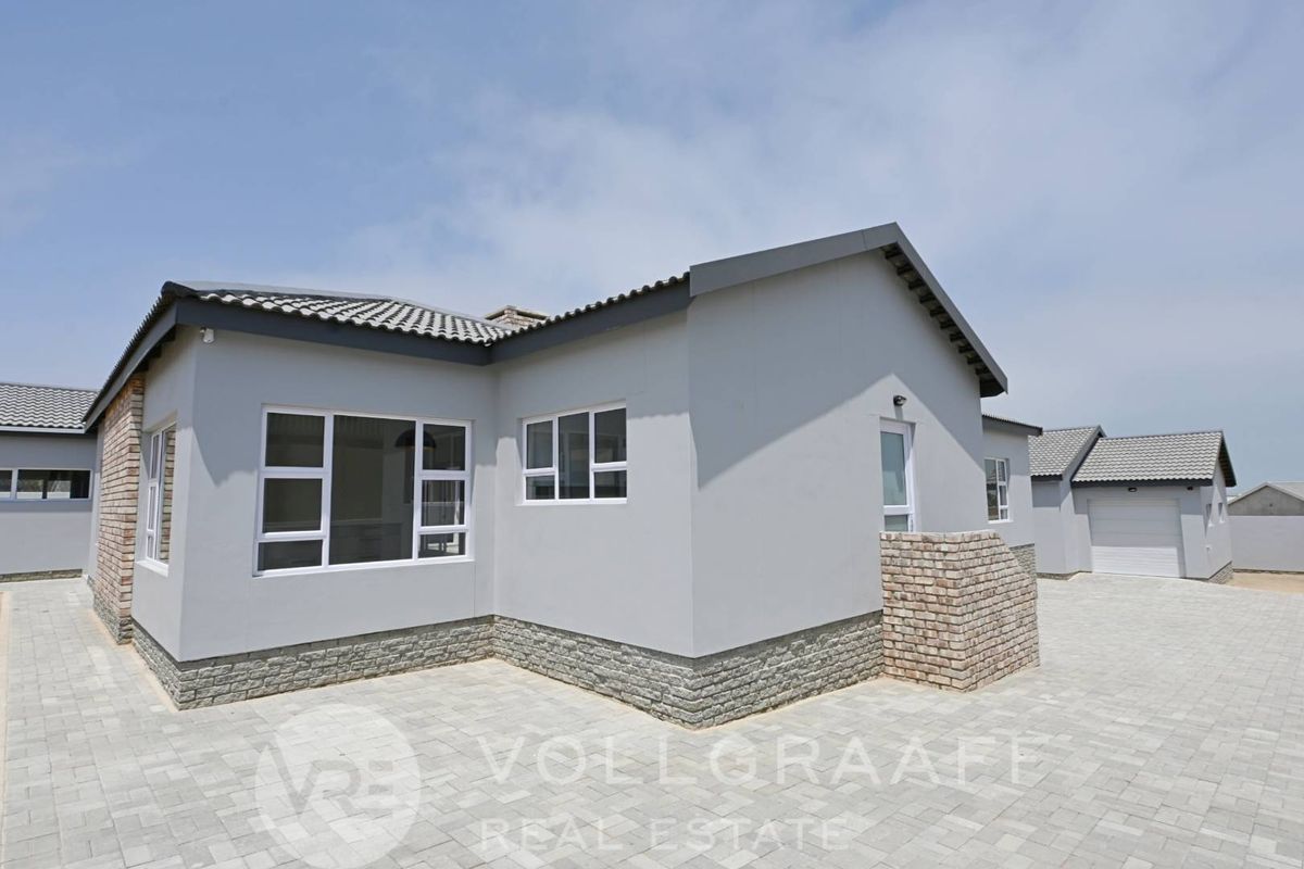 Family Home with Modern Finishes & Separate Flatlet - Photo 4