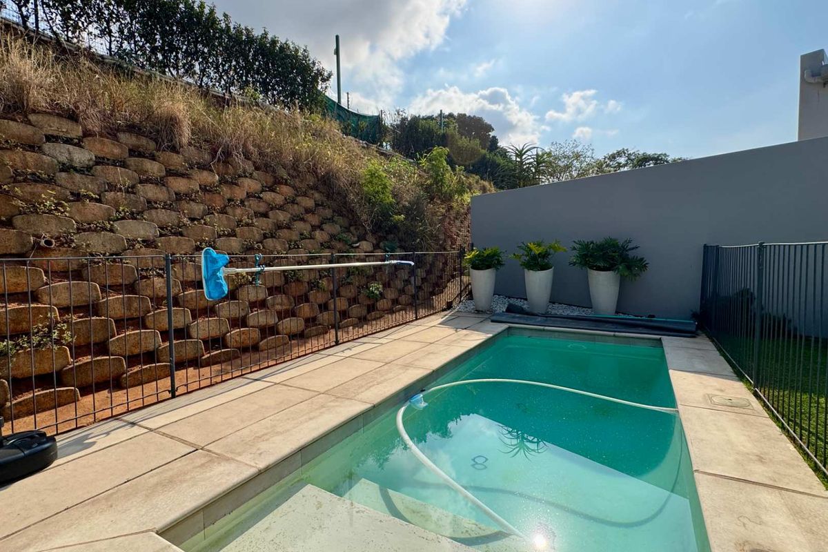 Exclusive Executive Estate Living - Photo 2