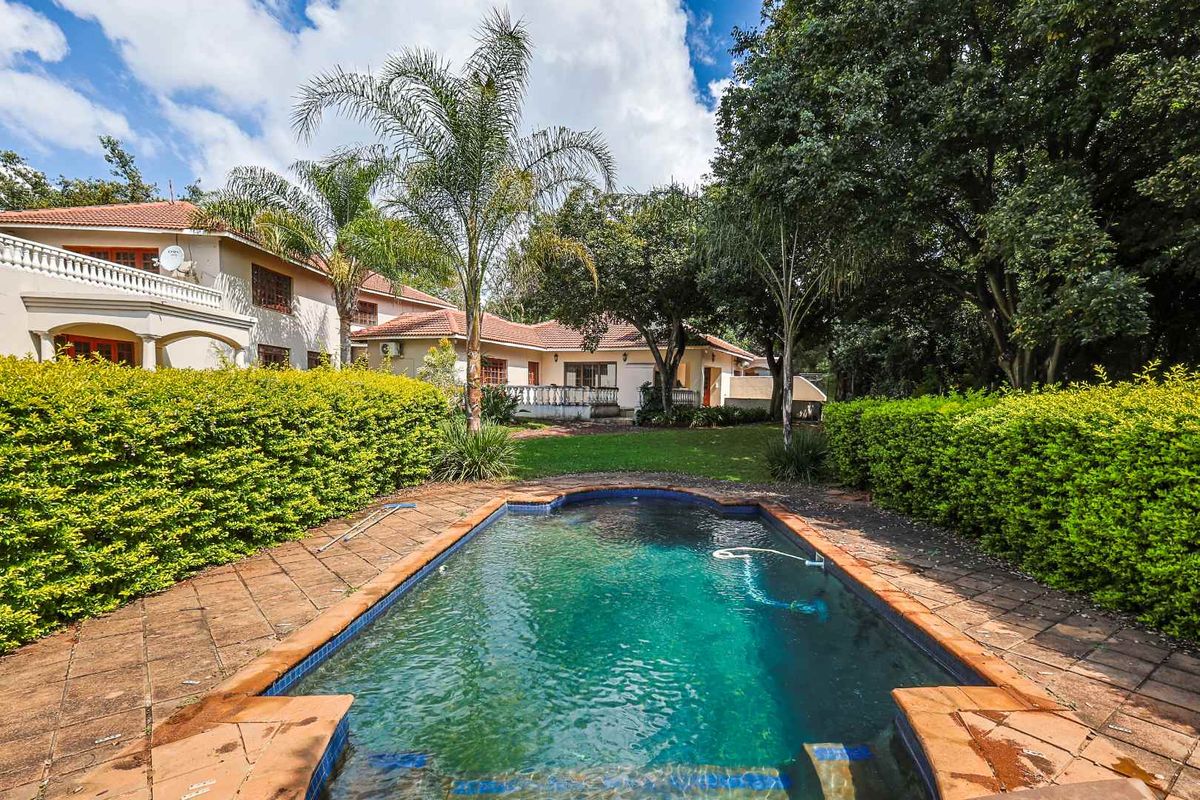 Elegant Country Living on Expansive Zwavelpoort AH Grounds - Photo 2