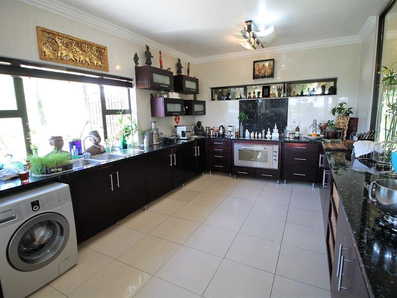 Furnished Exotic Home - Photo 3