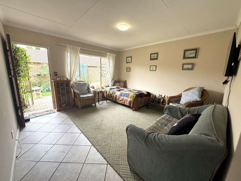 2 Bedroom Stand Alone Simplex for Sale in Moreleta Park - Photo 2