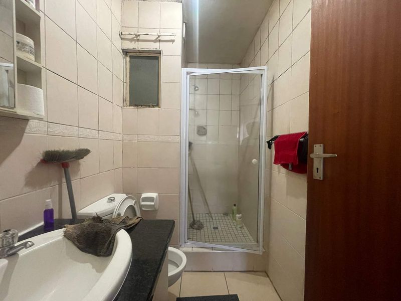 Excellent Location - Photo 6