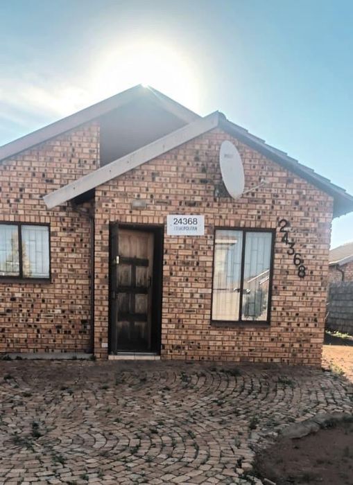 Property #2555434, House Pending Sale in Protea Glen