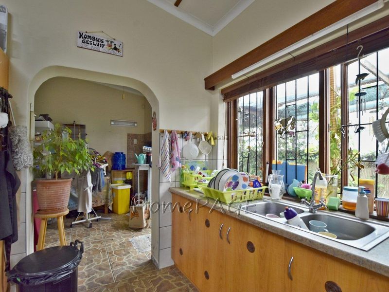 Central, Walvis Bay:  Corner Home with flat, loads of potential is for sale - Photo 7