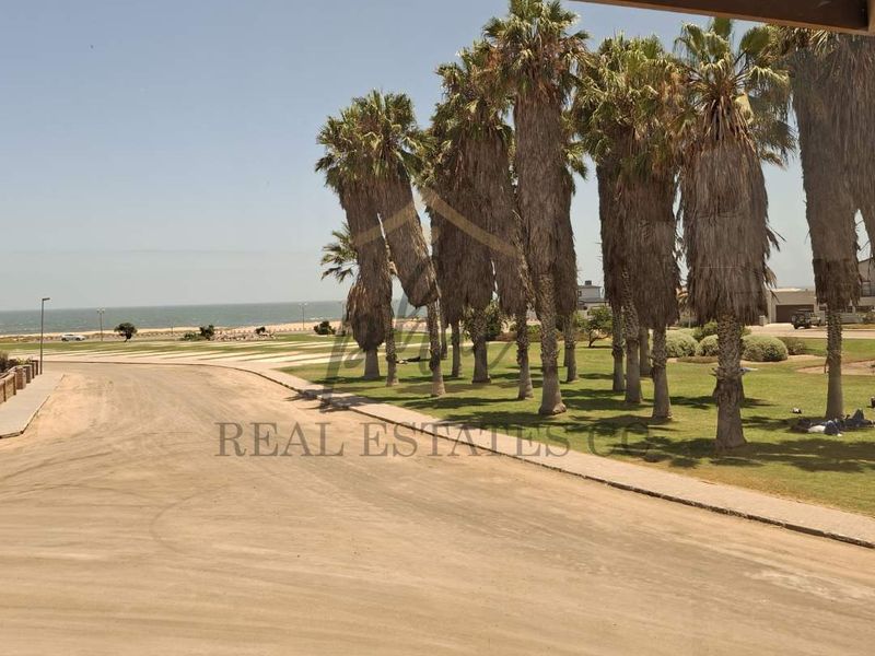 Two Double-Storey Houses with a separate flat on one erf - Registered in a CC - Photo 2