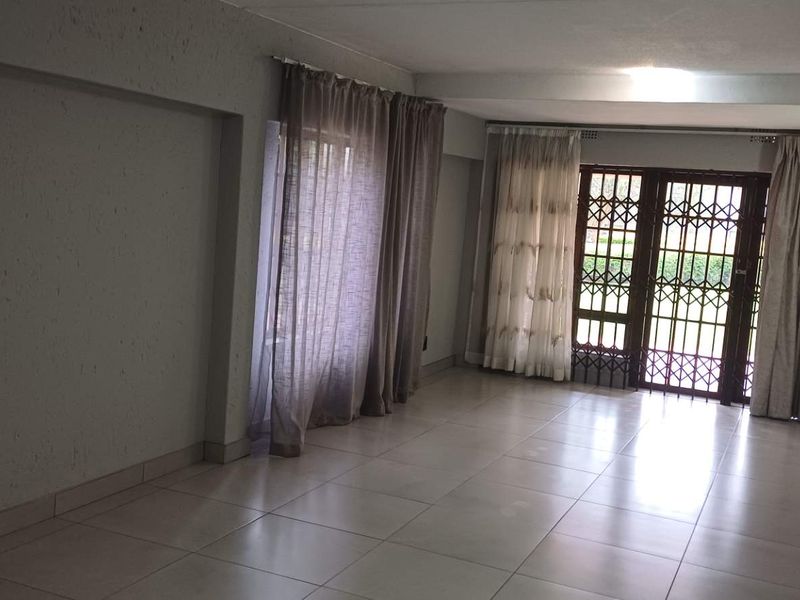 2 BED APARTMENT SANDOWN - Photo 3