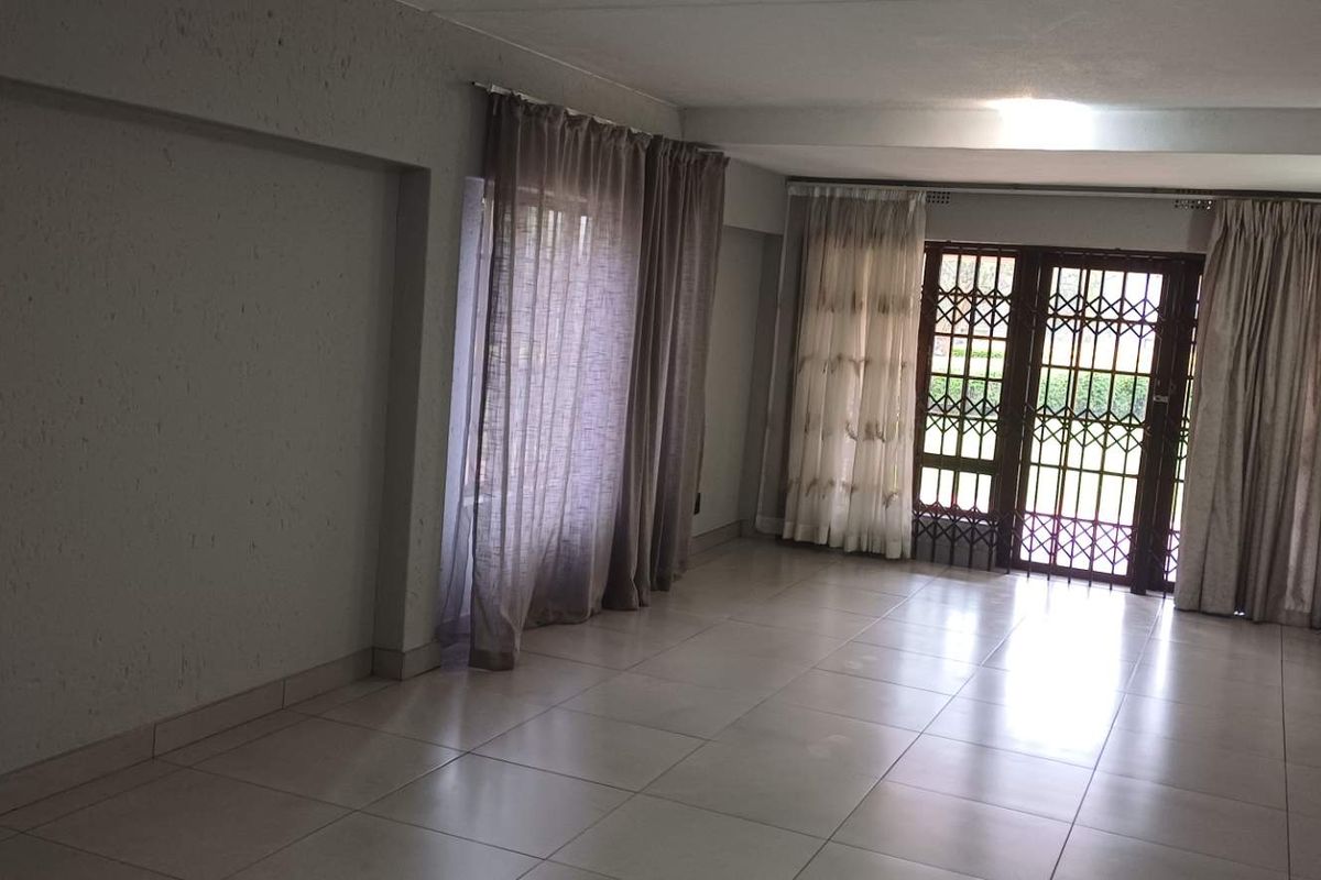 2 BED APARTMENT SANDOWN - Photo 3