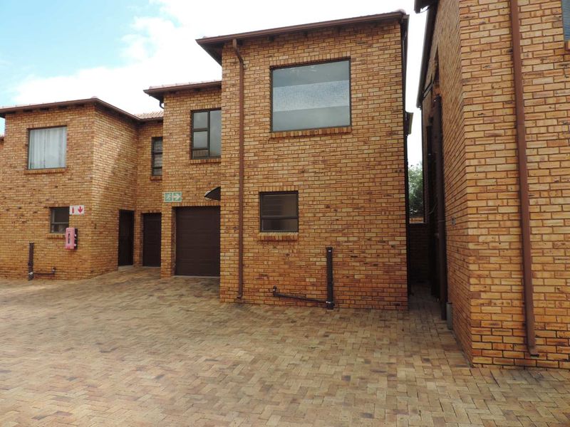 3 Bedroomed Pet friendly duplex for rent in Florentia - Photo 2