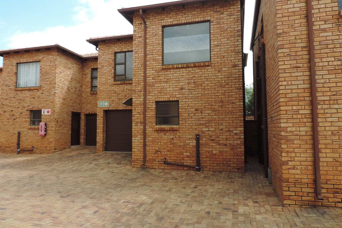 3 Bedroomed Pet friendly duplex for rent in Florentia - Photo 2