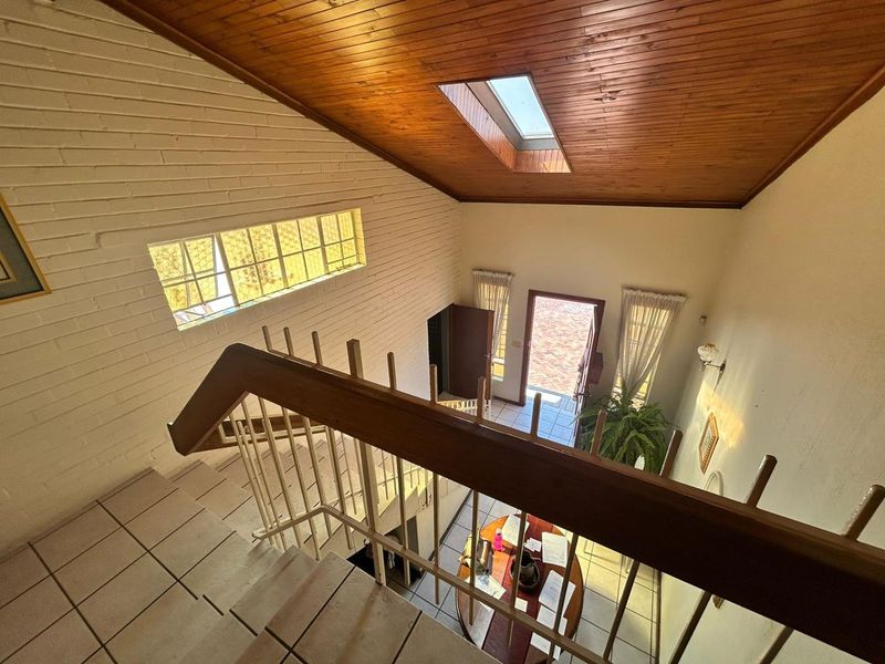 Want to live in a complex without sacrificing entertainment space? Then this one is for you! - Photo 5