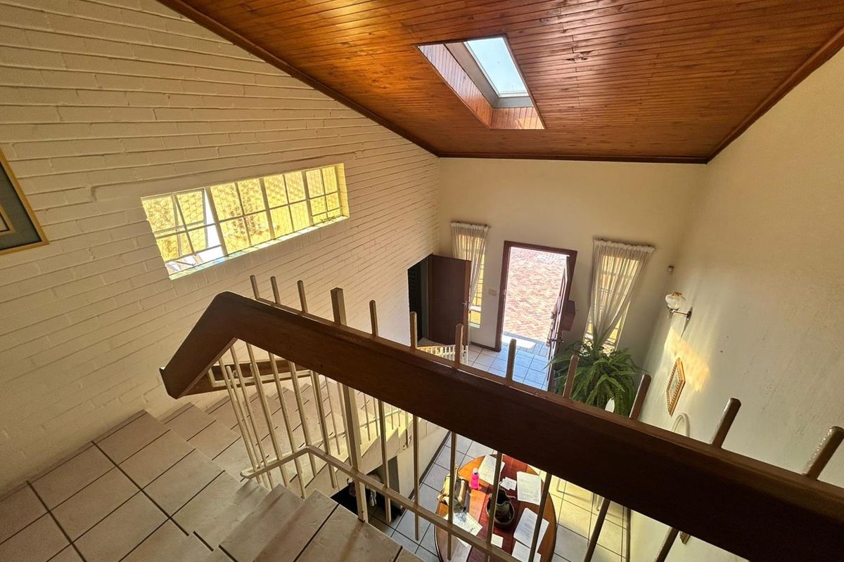 Want to live in a complex without sacrificing entertainment space? Then this one is for you! - Photo 5