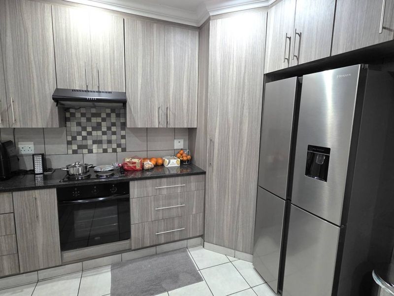 3 Bedroom House in Symphony Park To Rent - Photo 7