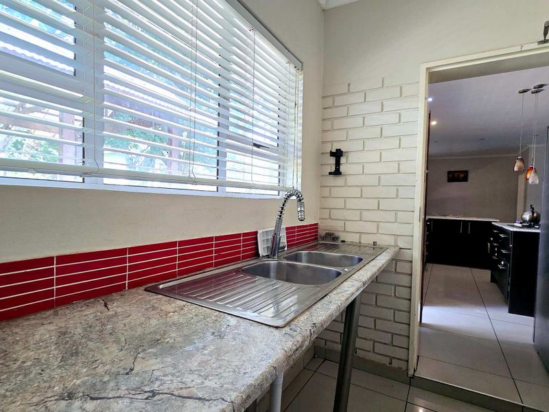 Spacious Family Living Meets Modern Off-Grid Convenience in Meyerspark - Photo 6