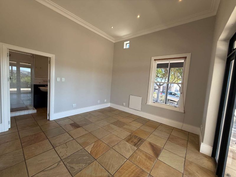 Single family home with spectacular sea views - Photo 3