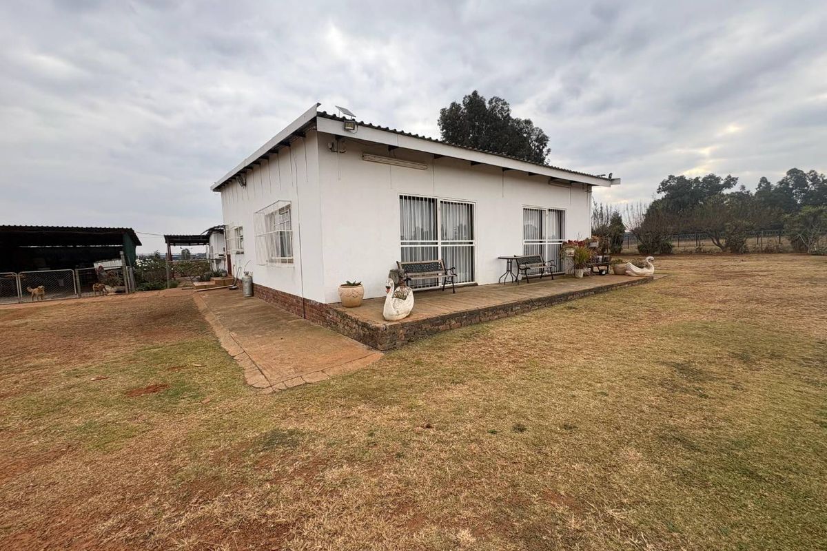 2.36ha Smallholding with Comfortable Home and Exceptional Potential - Photo 3