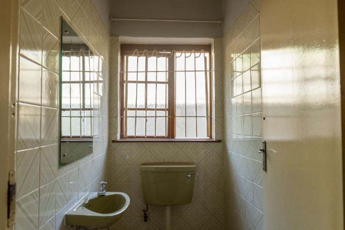 A Classic Kensington Home with Endless Potential - Photo 4