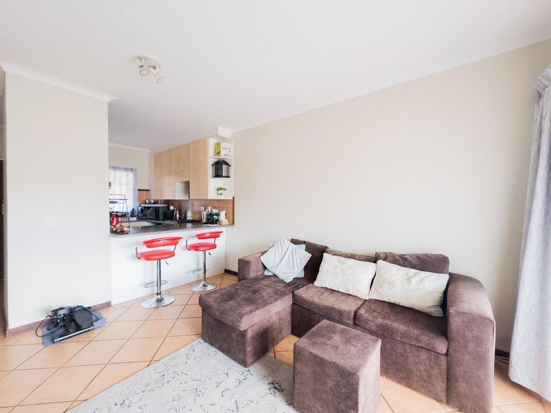 2 Bedroom Townhouse with Covered balcony - Photo 7